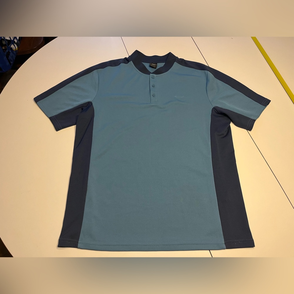 Oakley men’s XL two toned blue polo shirt
